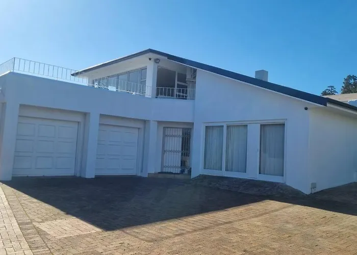 Beautiful 4 Bedroom Home Overlooking The Ocean In Somerset West Cape Town