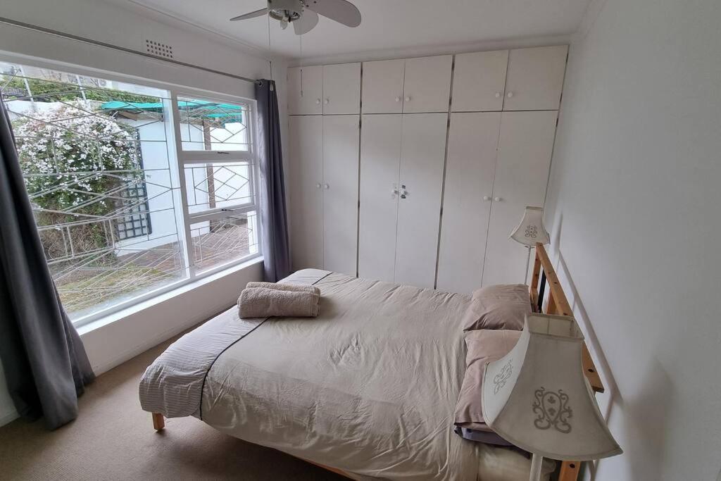 Beautiful 4 Bedroom Overlooking The Ocean In Somerset West *
