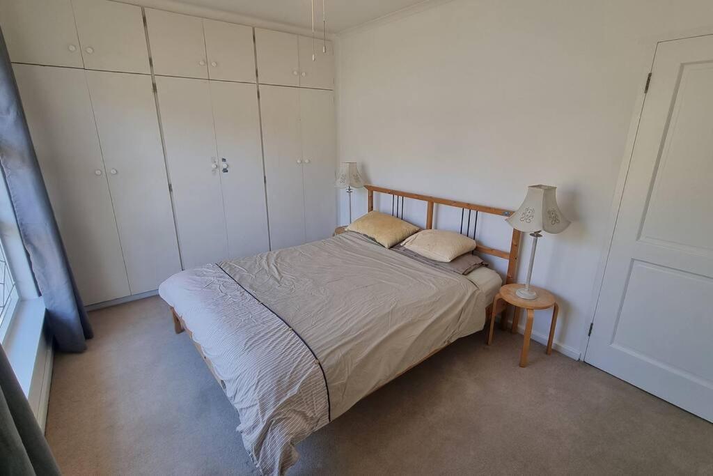 Beautiful 4 Bedroom Overlooking The Ocean In Somerset West