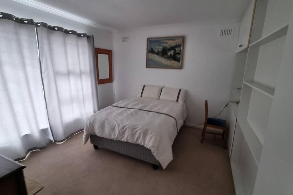 Holiday home Beautiful 4 Bedroom Overlooking The Ocean In Somerset West *
