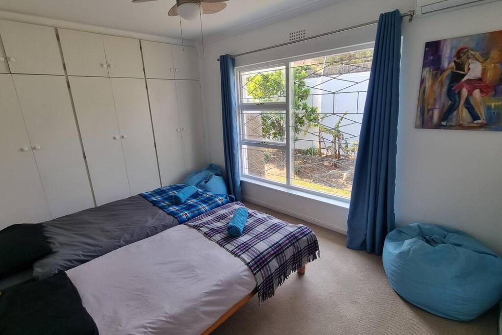 Beautiful 4 Bedroom Overlooking The Ocean In Somerset West *