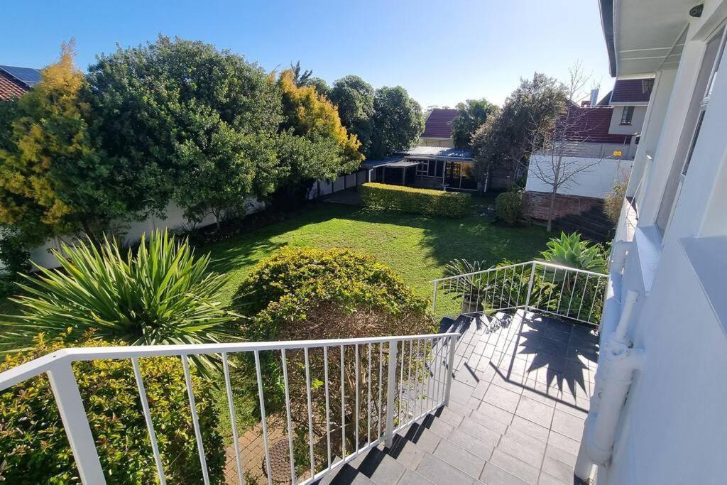 Beautiful 4 Bedroom Overlooking The Ocean In Somerset West Cape Town