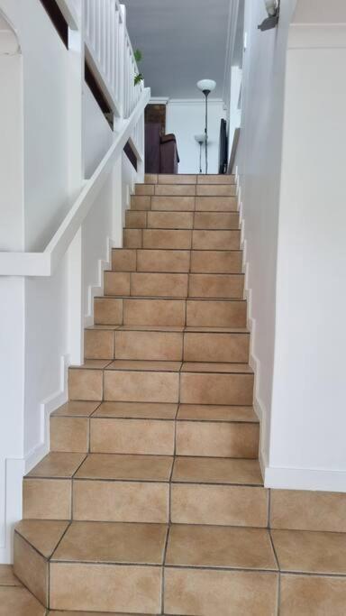 Beautiful 4 Bedroom Overlooking The Ocean In Somerset West Holiday home Cape Town
