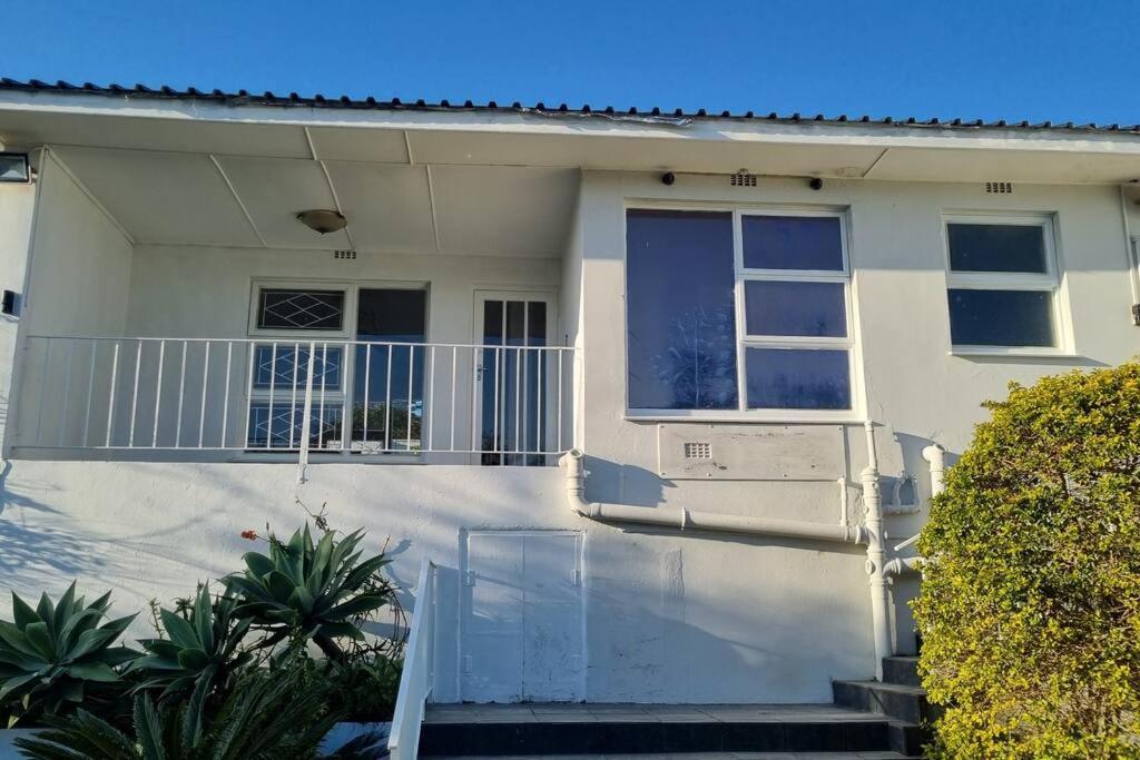 Holiday home Beautiful 4 Bedroom Overlooking The Ocean In Somerset West Cape Town