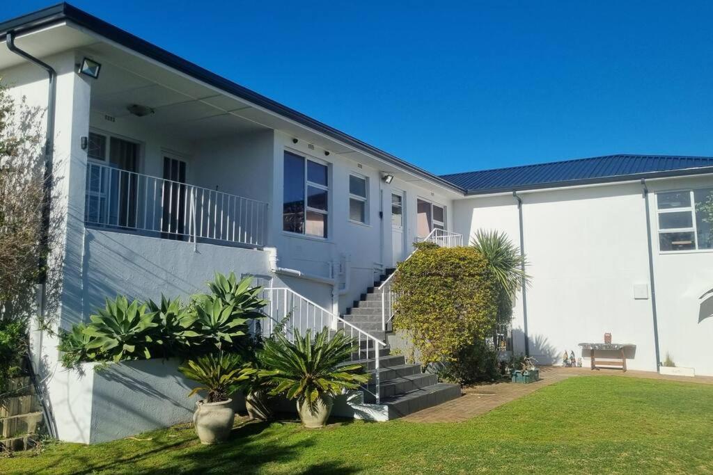 Holiday home Beautiful 4 Bedroom Overlooking The Ocean In Somerset West Cape Town