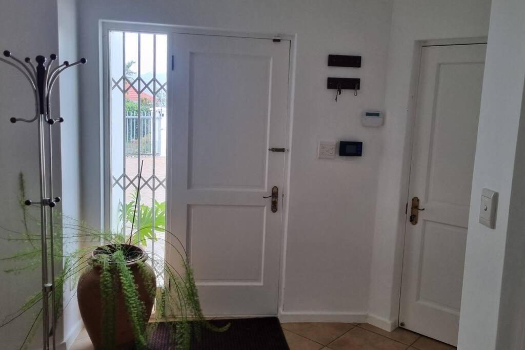 Holiday home Beautiful 4 Bedroom Overlooking The Ocean In Somerset West Cape Town