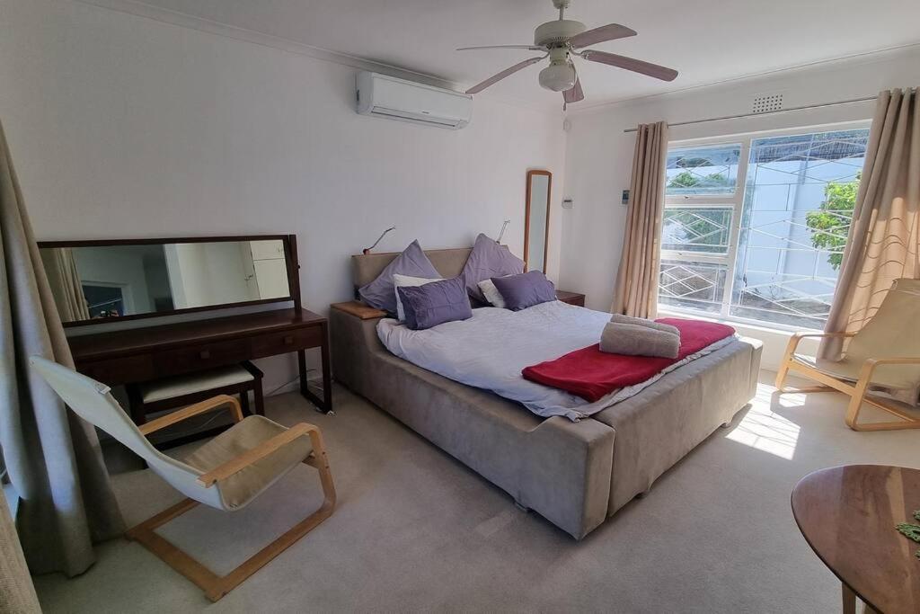 Beautiful 4 Bedroom Overlooking The Ocean In Somerset West Cape Town