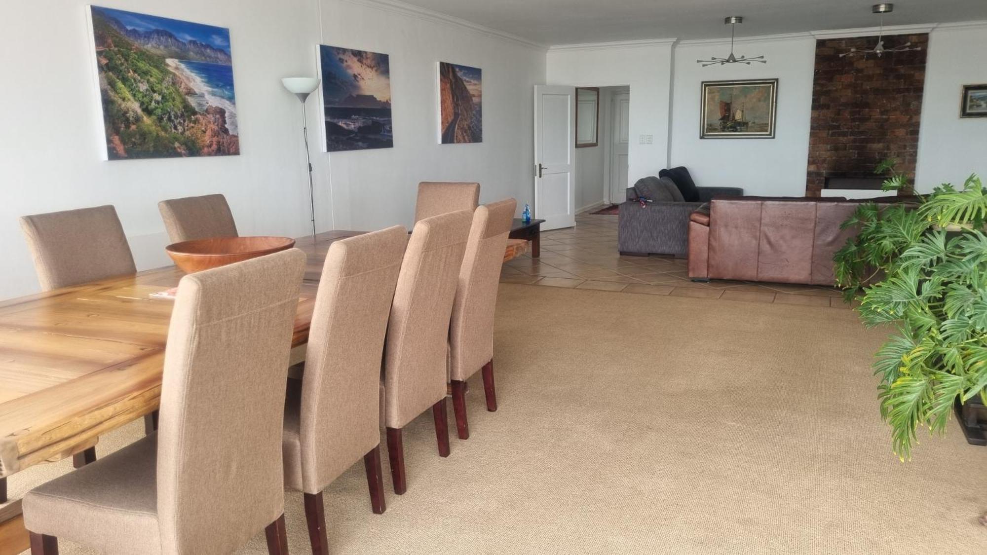 Beautiful 4 Bedroom Overlooking The Ocean In Somerset West Holiday home Cape Town