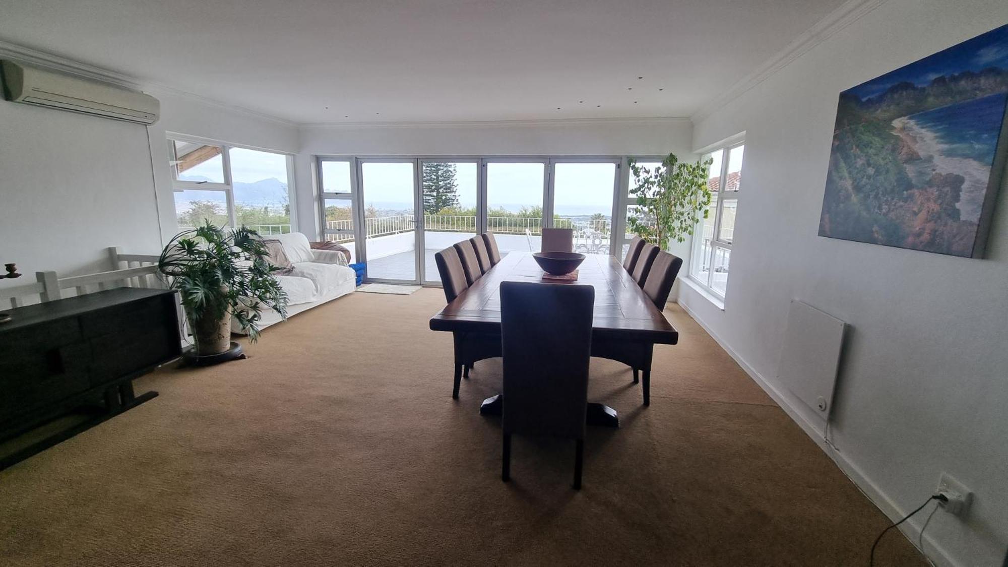 Beautiful 4 Bedroom Overlooking The Ocean In Somerset West * Cape Town