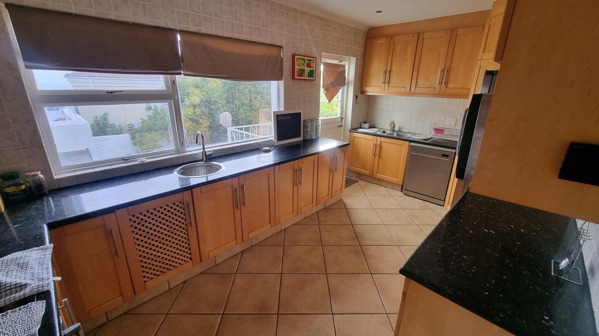 Holiday home Beautiful 4 Bedroom Overlooking The Ocean In Somerset West *