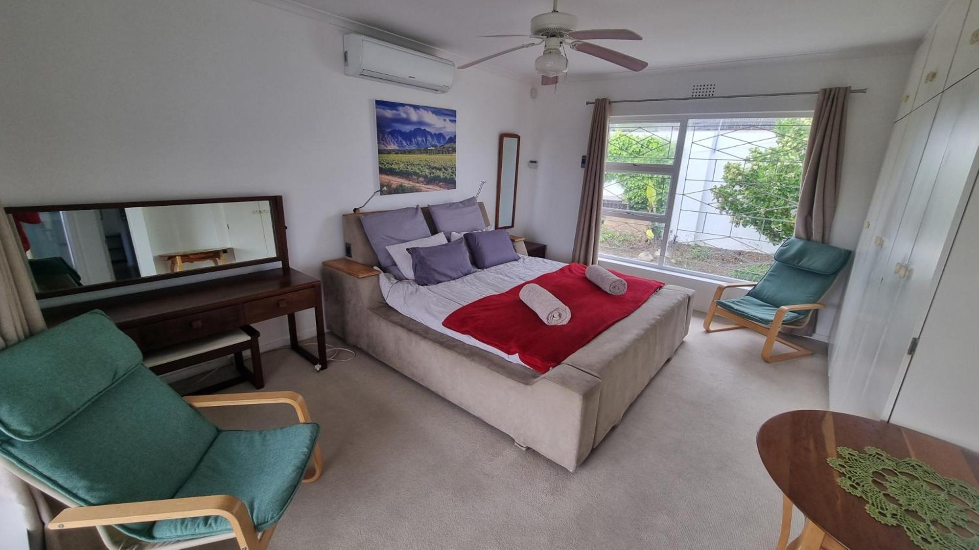 Beautiful 4 Bedroom Overlooking The Ocean In Somerset West *