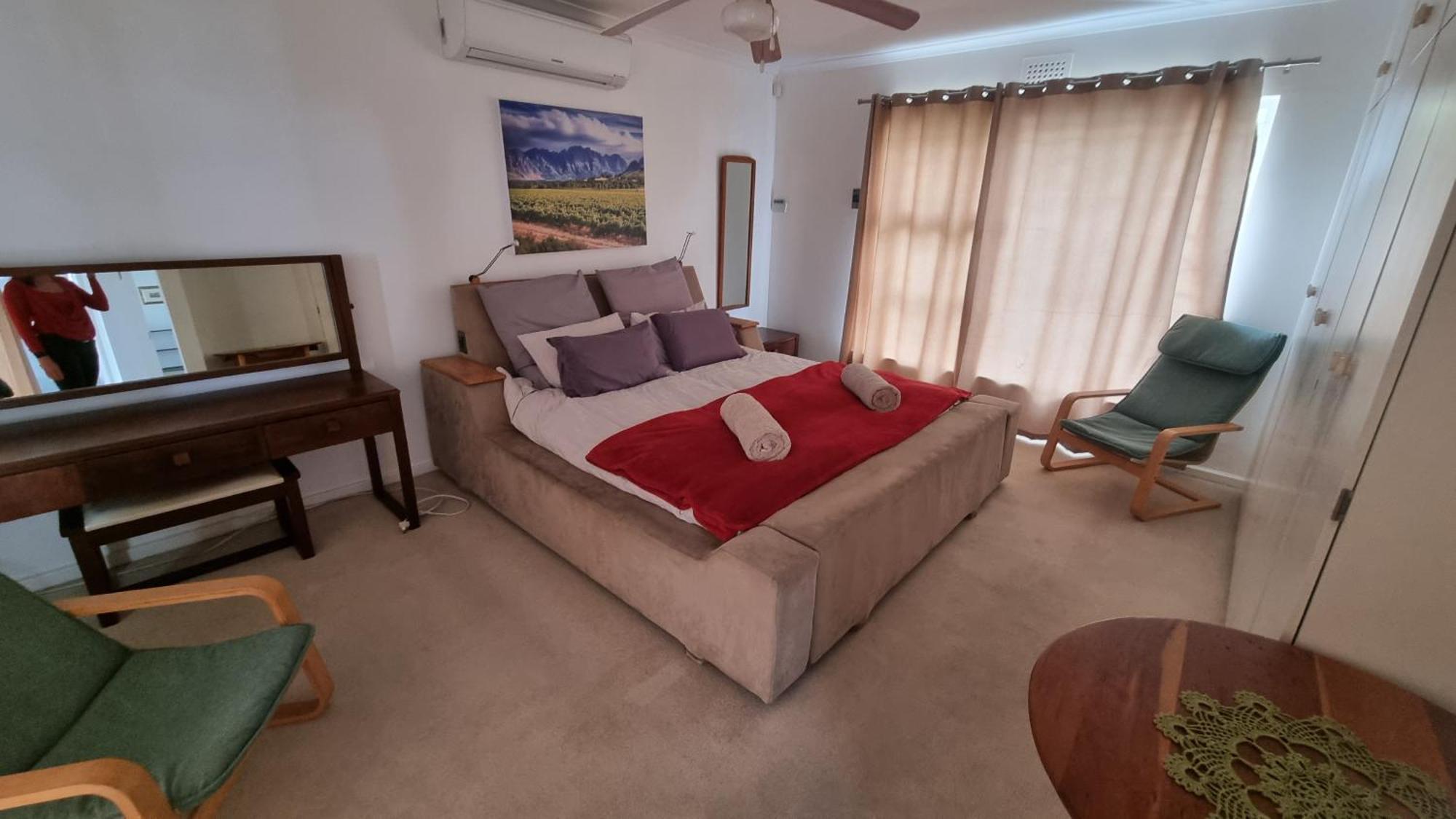 Beautiful 4 Bedroom Overlooking The Ocean In Somerset West *