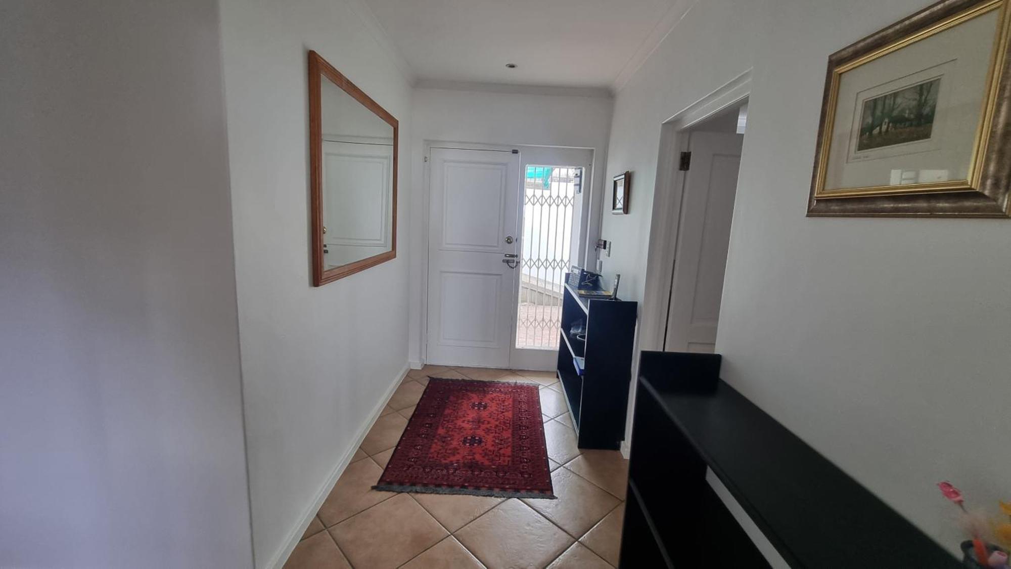 Holiday home Beautiful 4 Bedroom Overlooking The Ocean In Somerset West *