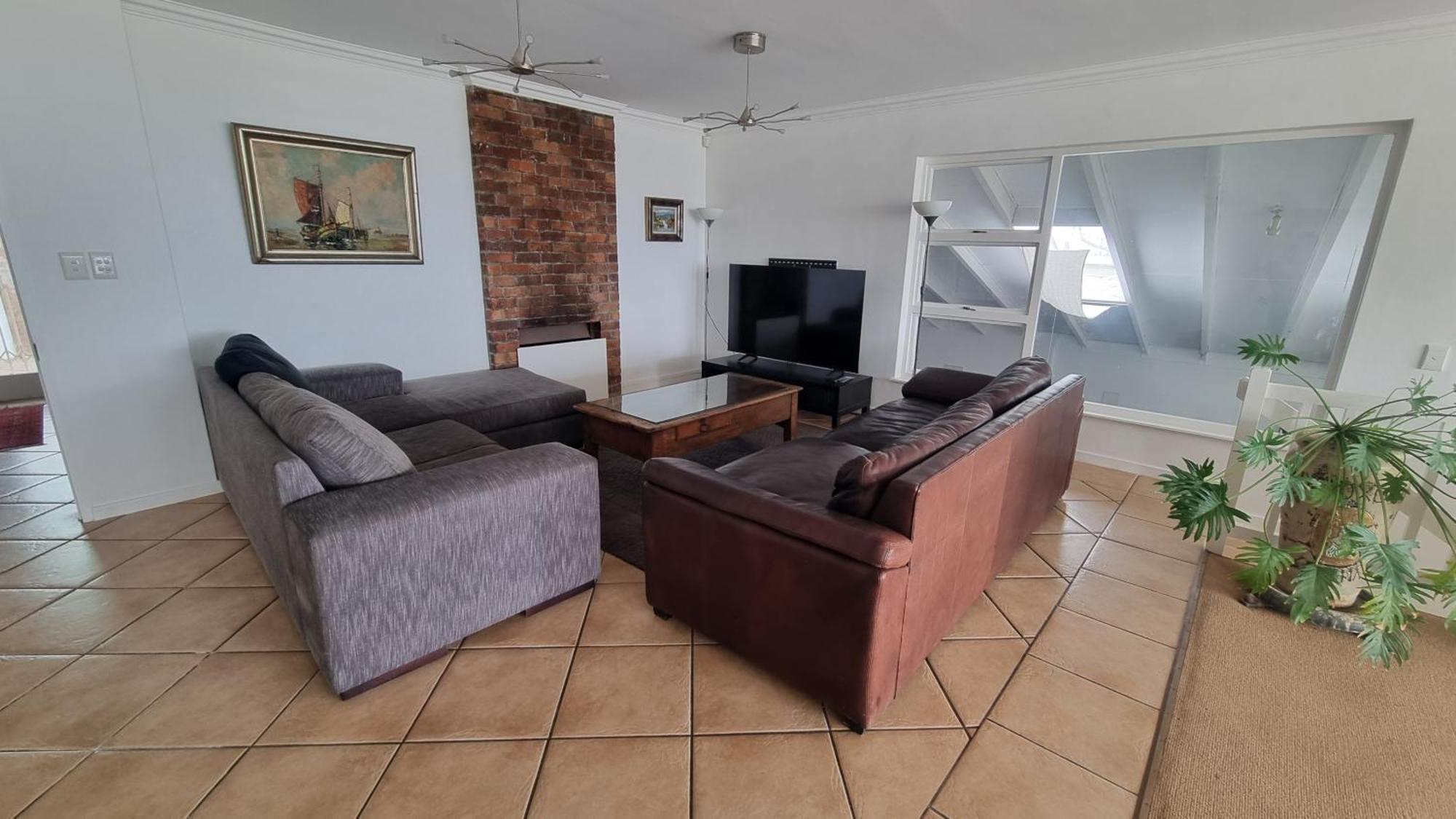 Beautiful 4 Bedroom Overlooking The Ocean In Somerset West Holiday home Cape Town