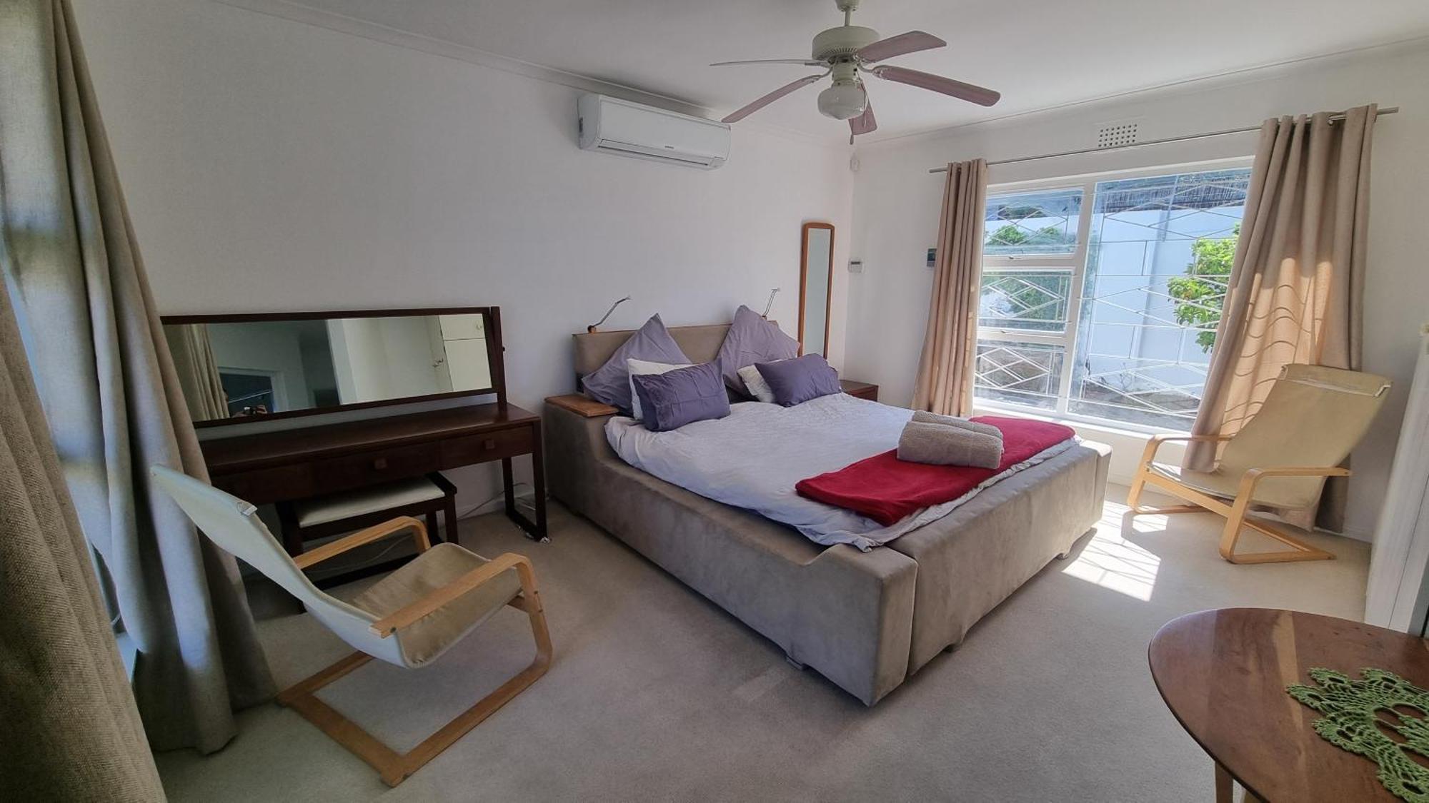 Beautiful 4 Bedroom Overlooking The Ocean In Somerset West *
