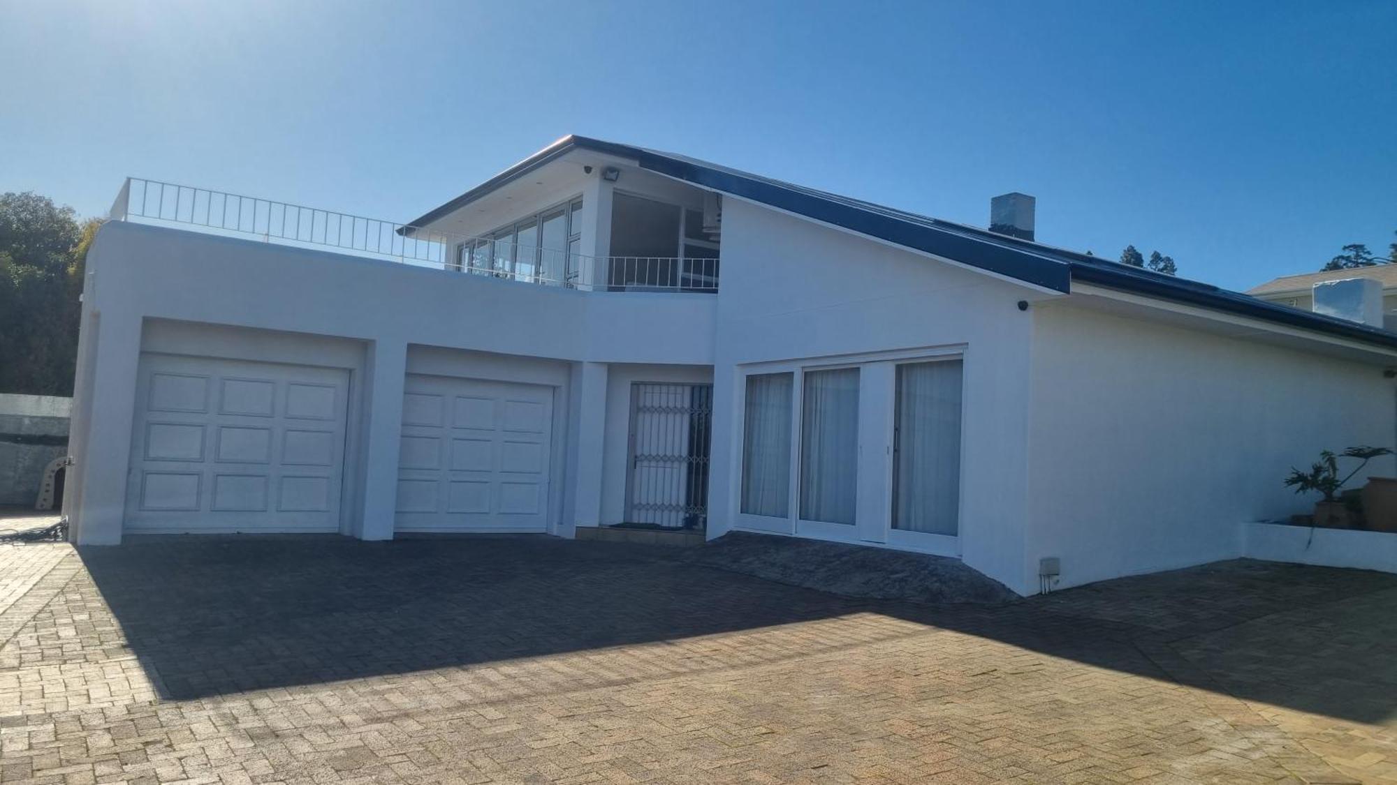Holiday home Beautiful 4 Bedroom Overlooking The Ocean In Somerset West *