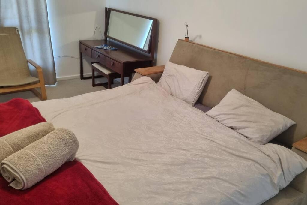 Holiday home Beautiful 4 Bedroom Overlooking The Ocean In Somerset West