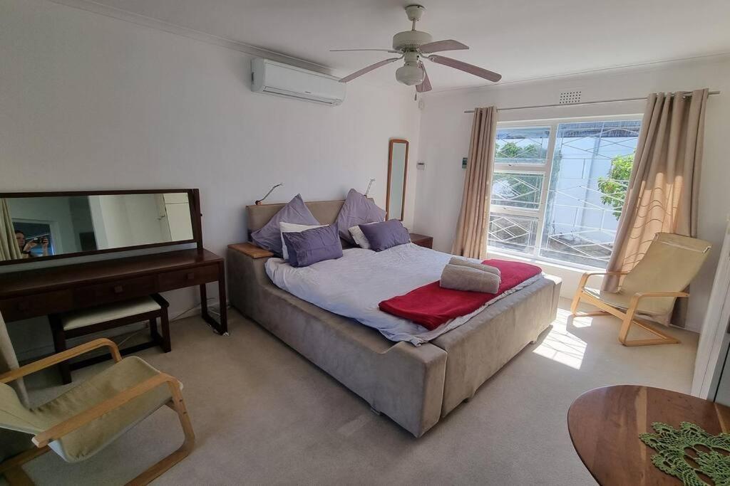 Beautiful 4 Bedroom Overlooking The Ocean In Somerset West Holiday home Cape Town